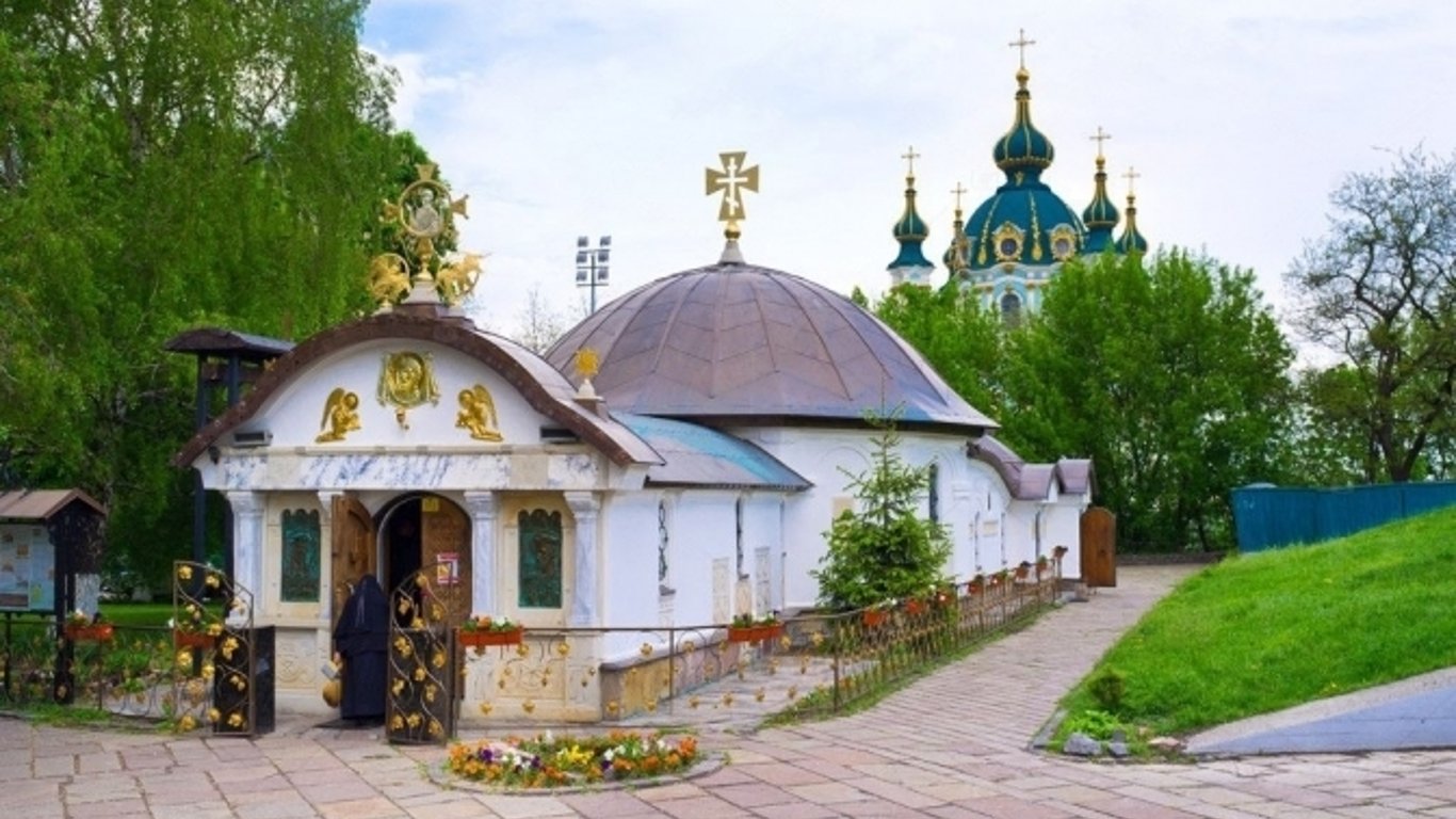 Храм-МАФ возле Десятинной церкви в Киеве снесут