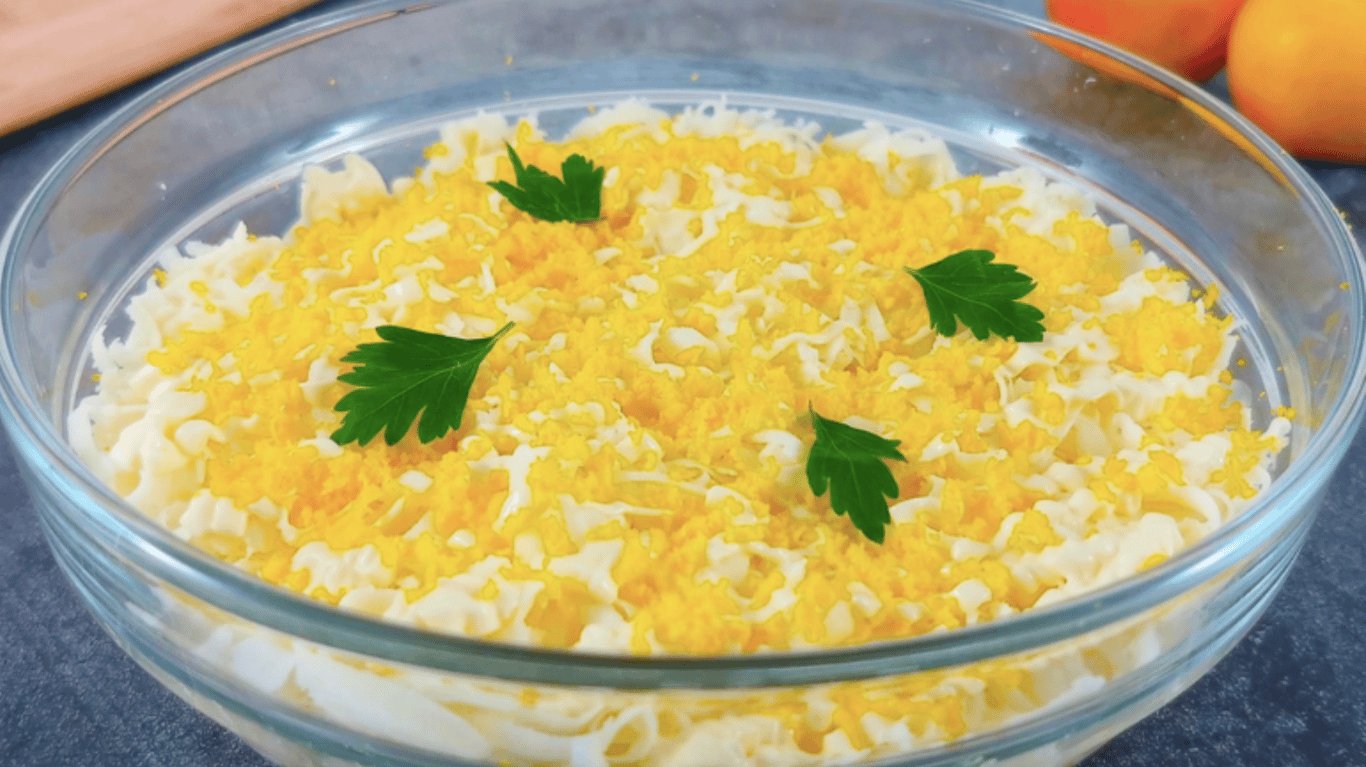 рецепт салату з яйцями, сиром та яблуком