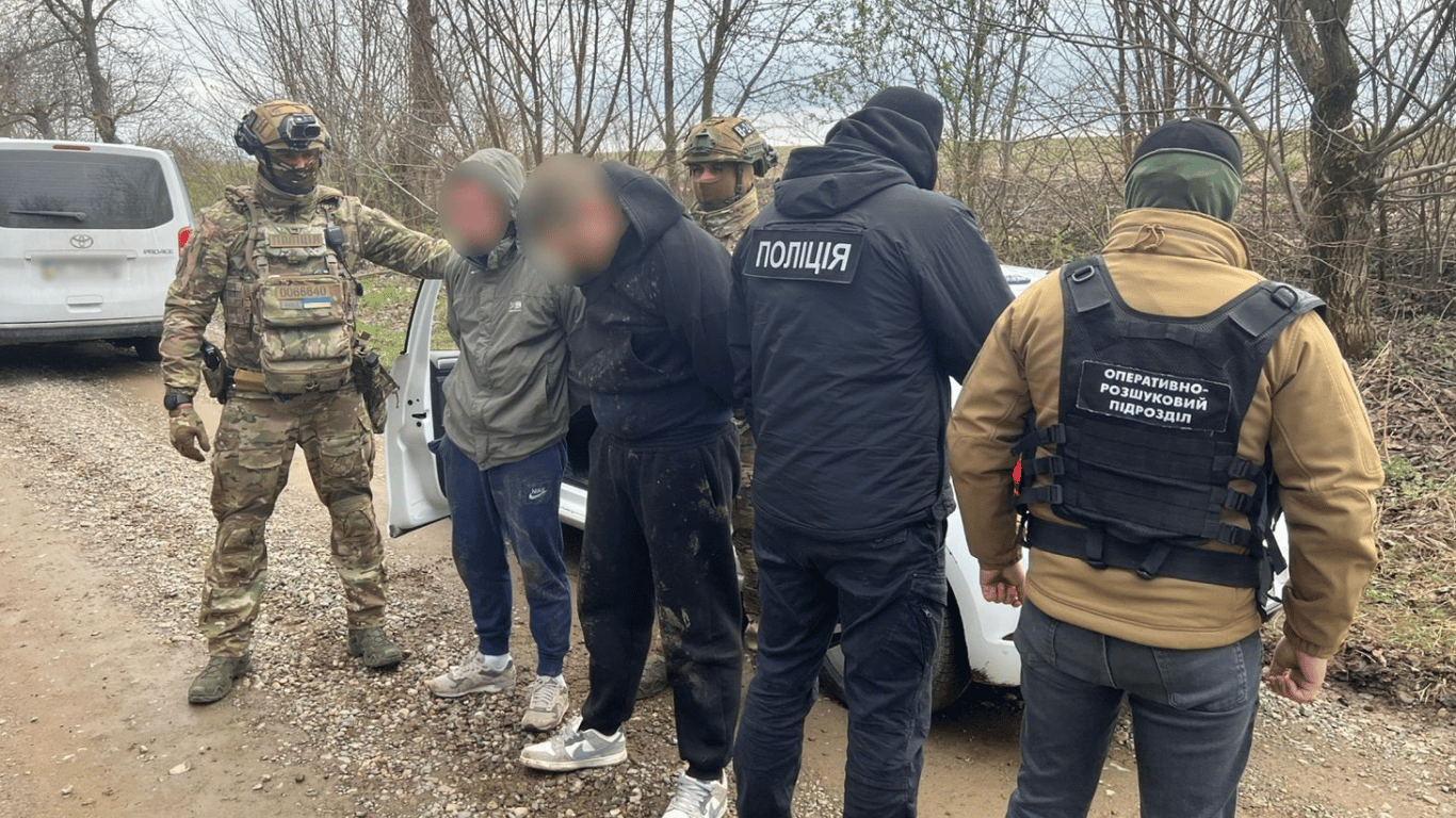 Юрист: до 70 тыс. мужчин могли выехать из Украины нелегально