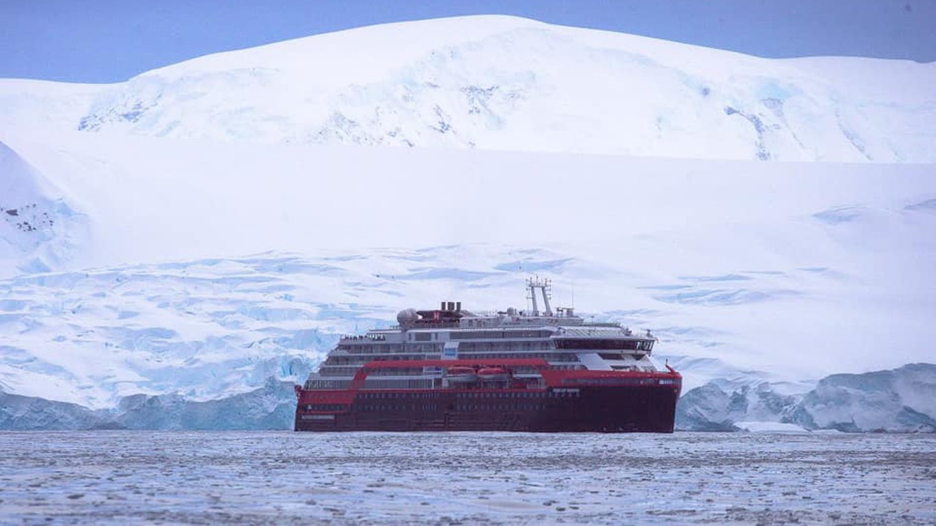 Українські полярники розкрили ТОП-5 найцікавіших фактів про антарктичний туризм