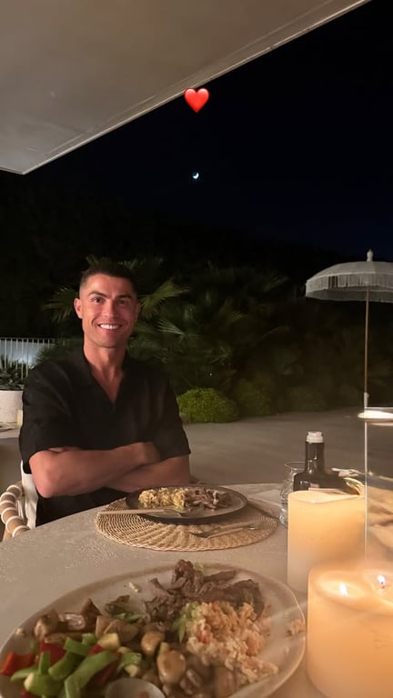 Криштиану Роналду проводит отпуск