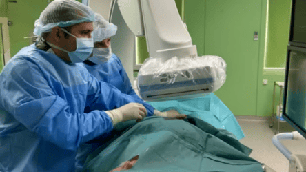 "Азов" запрошує на роботу хірургів  — яку пропонують зарплату - 290x160