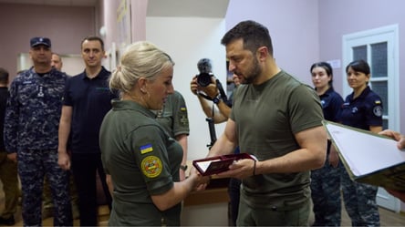 Зеленский посетил стабилизационный медпункт в Очакове, где лечат раненых военных - 285x160