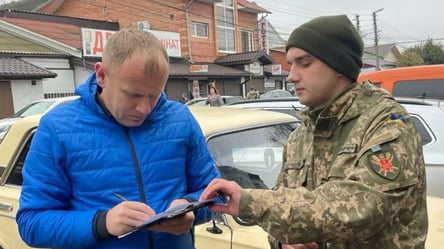 Чоловік розбив скло в автівці ТЦК: вирок суду - 290x160
