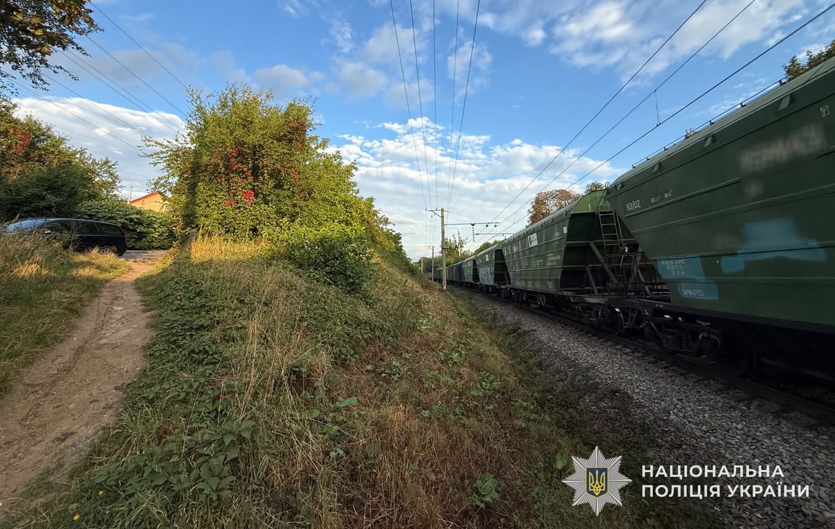 Поїзд наїхав на хлопця у Львові