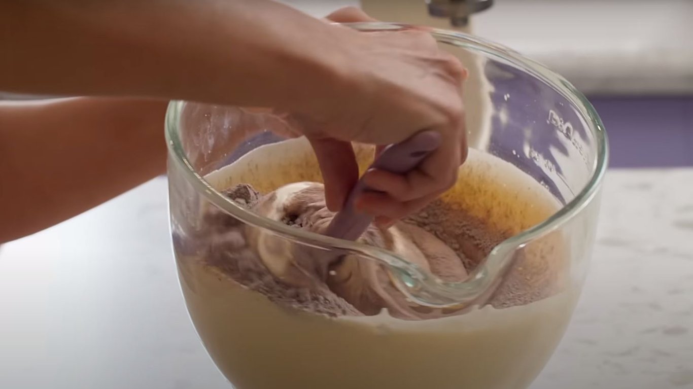 приготування тіста для бісквіту