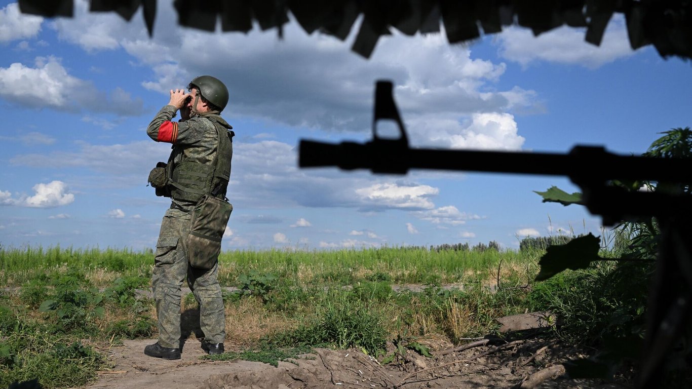 Окупант похвалився, як під наркотиками стріляв по своїх: перехоплення ГУР