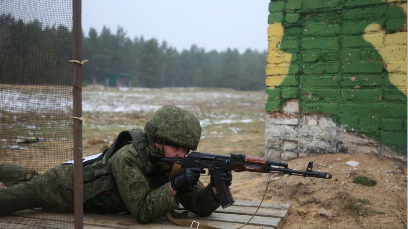 У Білорусі знову продовжили спільні з росією військові навчання