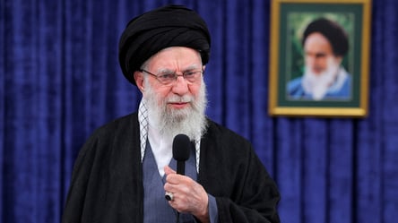 Верховний лідер Ірану Хаменеї загинув, — ЗМІ - 285x160