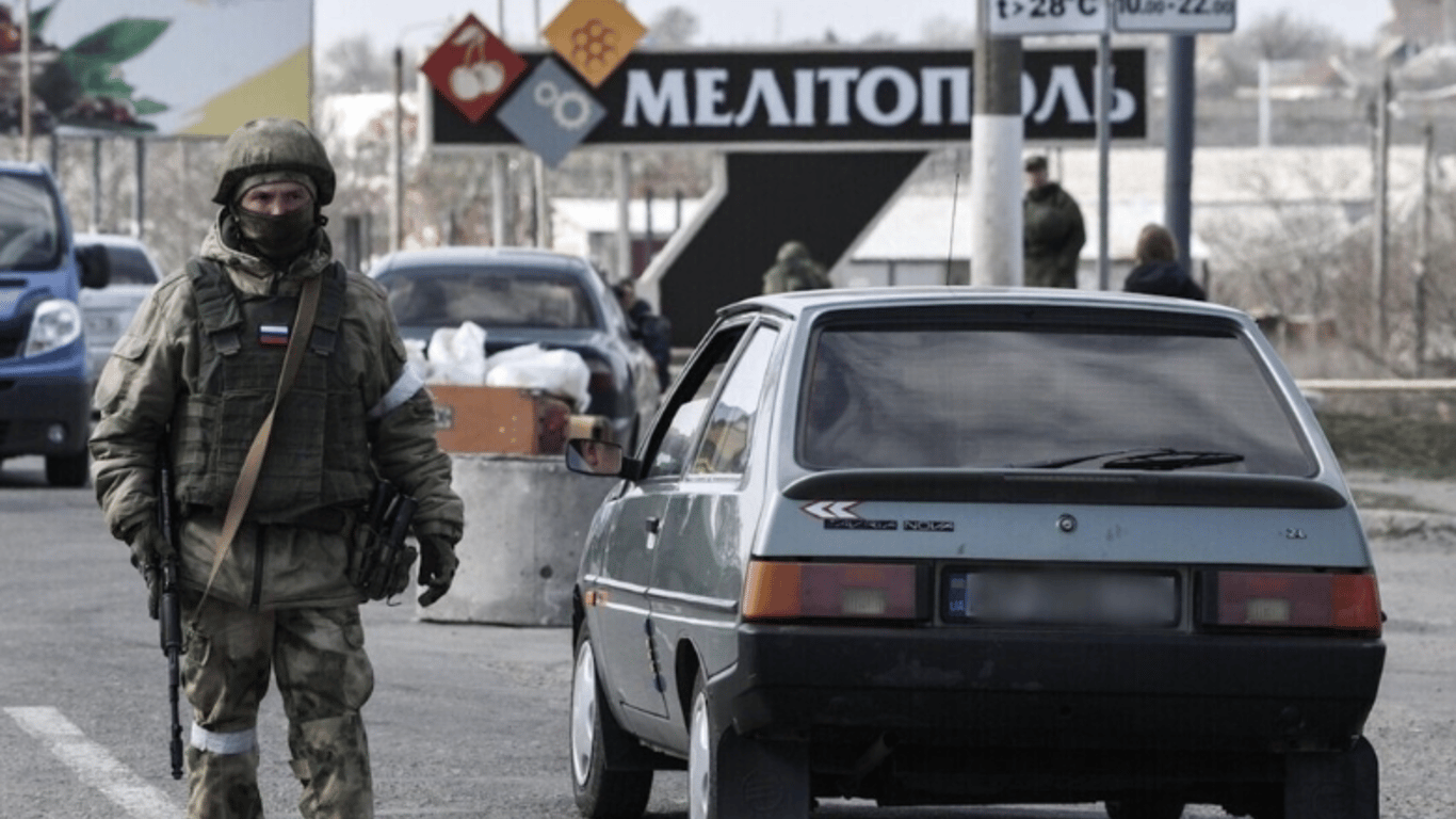 В Мелитополе враг усиливает охрану на блокпостах: что происходит