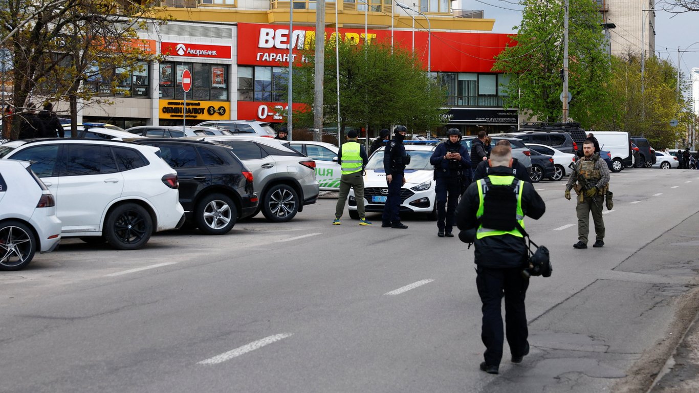 Називався російським генералом: поліція розкрила деталі про стрілка в Києві