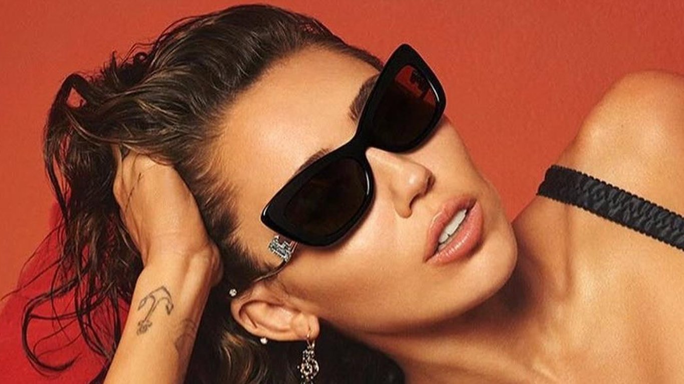 Майли Сайрус ошеломила растяжкой в рекламе Dolce &amp; Gabbana