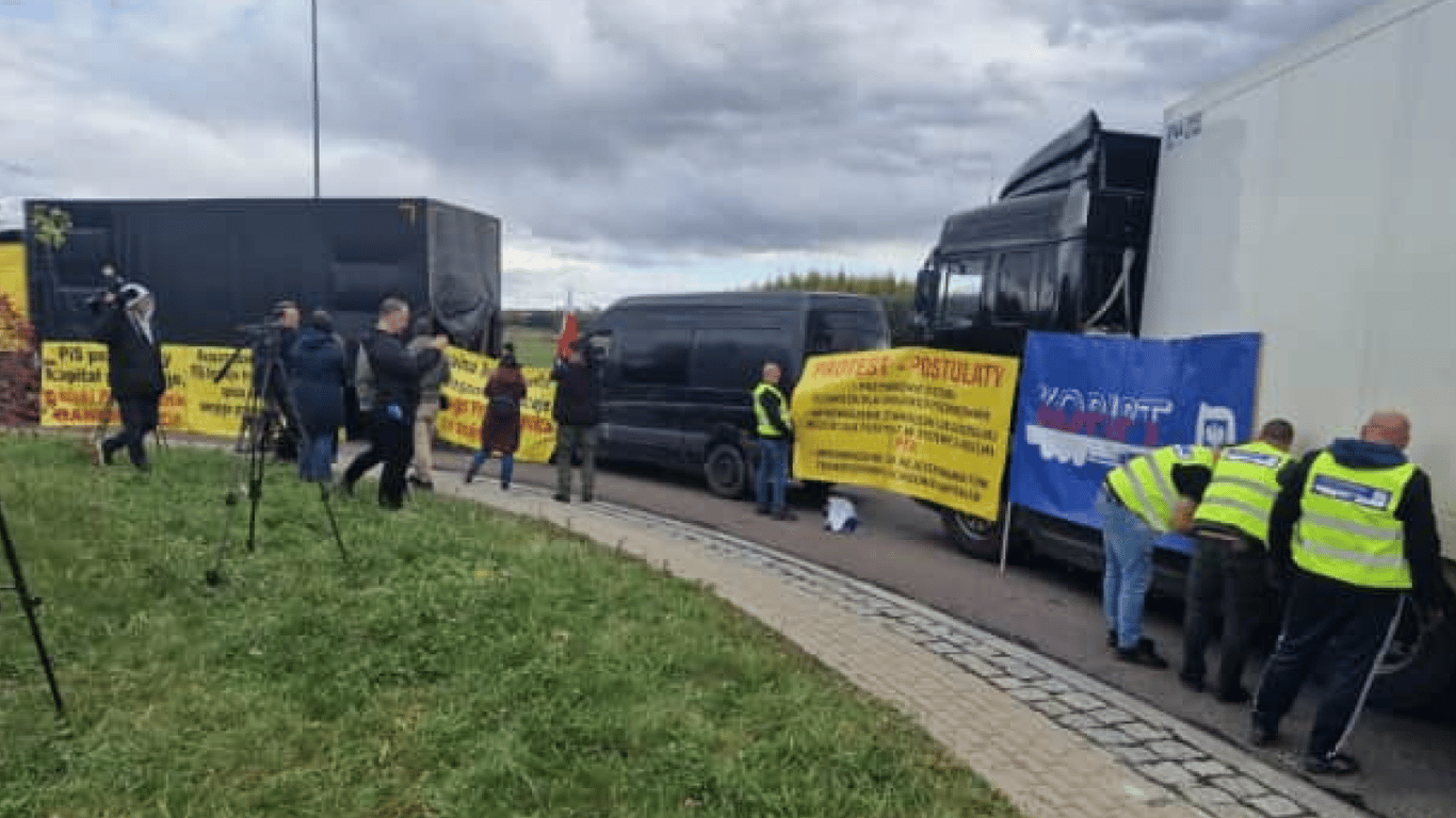 В правительстве признали проблемы с топливом из-за забастовки на границе с Польшей