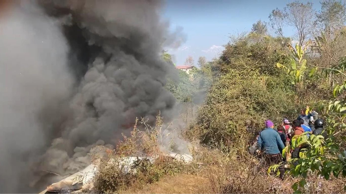 В Непале разбился пассажирский самолет