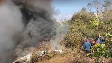 В Непале разбился пассажирский самолет: более 70 человек считаются погибшими - 285x160