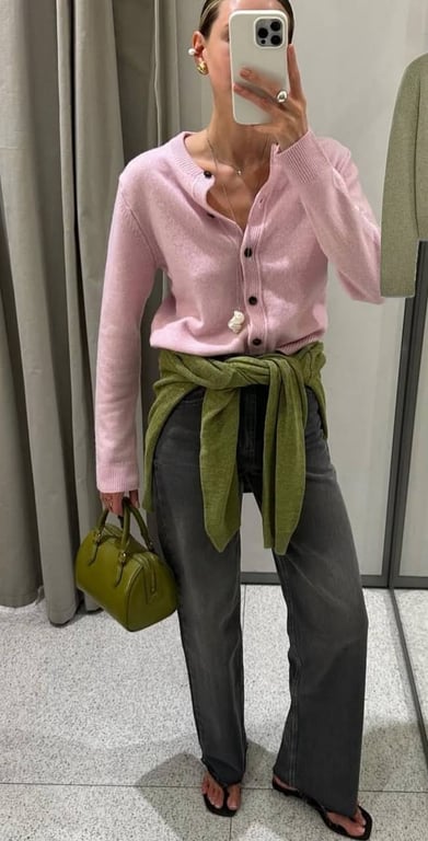 Кардиган просто рятує восени