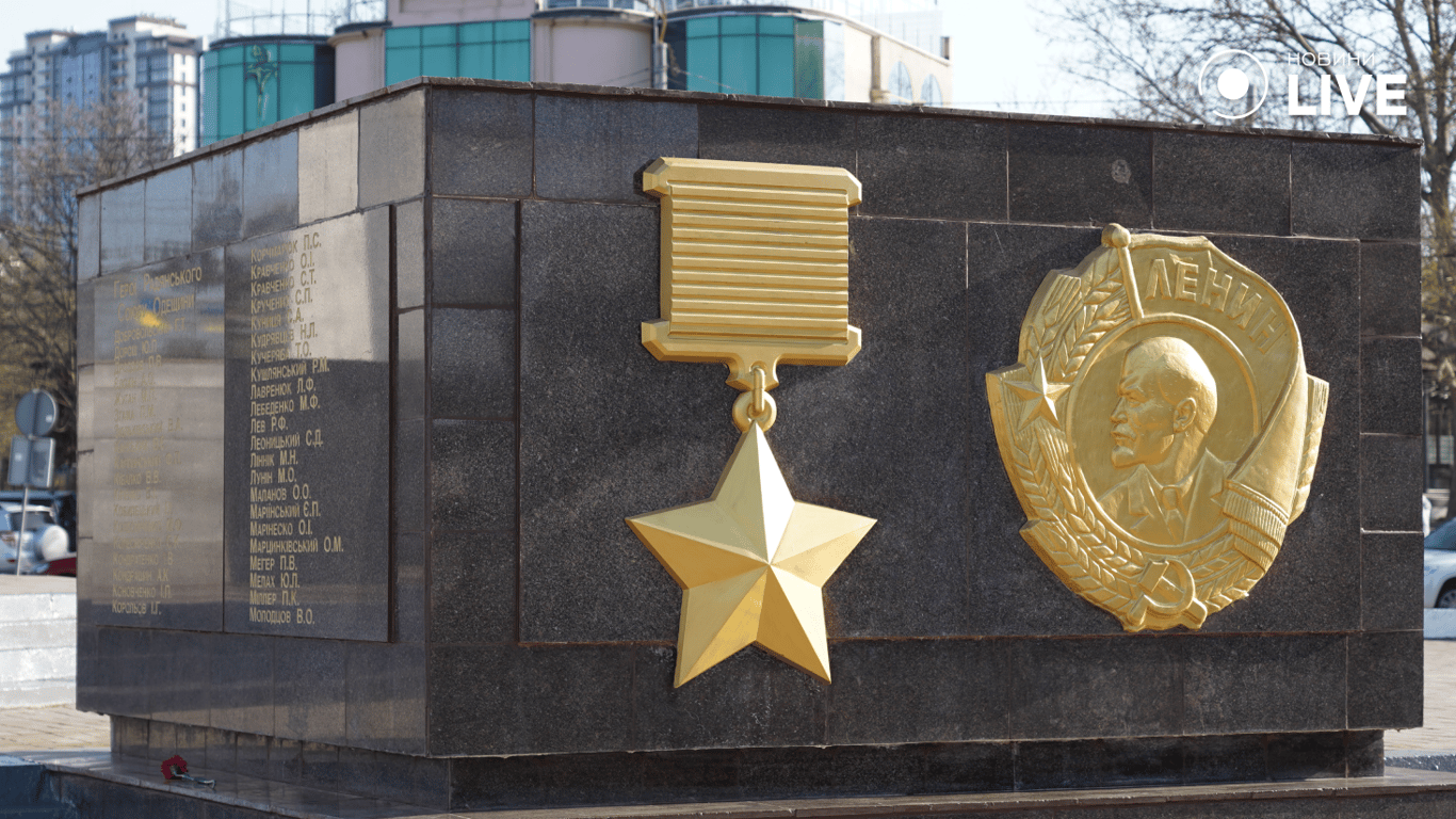 Коли приберуть обличчя Леніна в Одесі — доля площі 10 квітня
