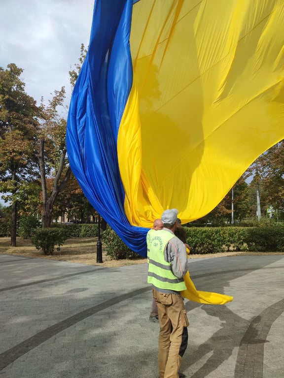 Замена флага. Фото: Харьковский городской совет