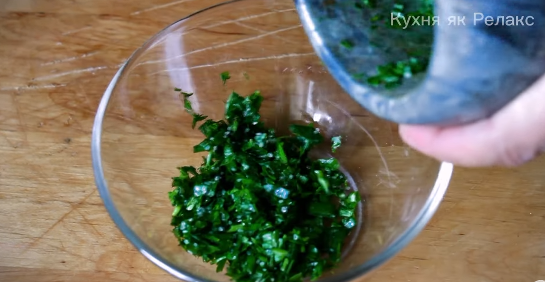 Как приготовить масло с зеленью и чесноком?