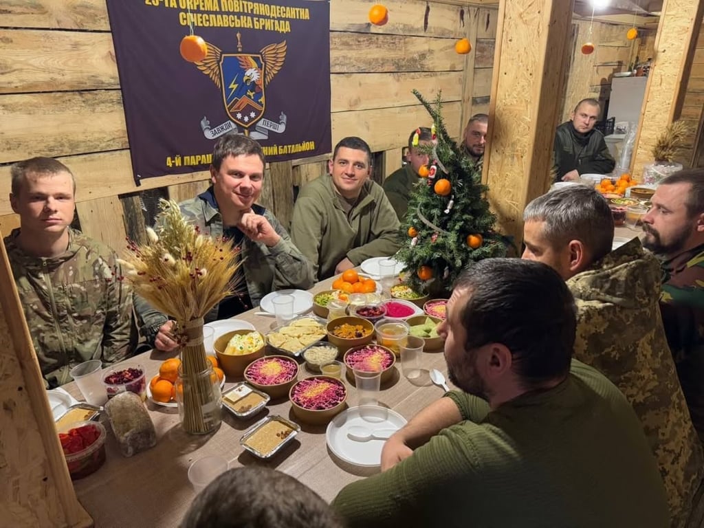 Дмитро Комаров з військовими