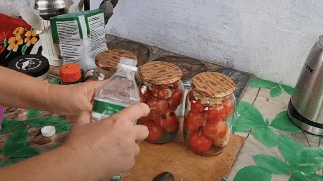 помідори на зиму з часником