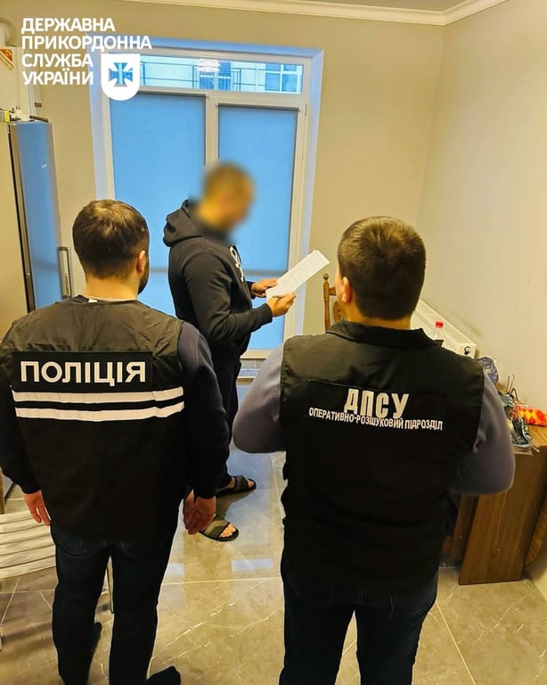 Працівники поліції та ДПСУ