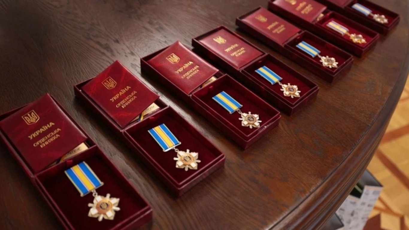 Родственникам погибших защитников из Львовщины вручили ордена