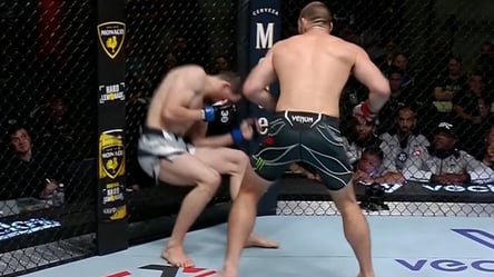 В UFC очень жестоко "вырубили" российского бойца: видео нокаута - 285x160