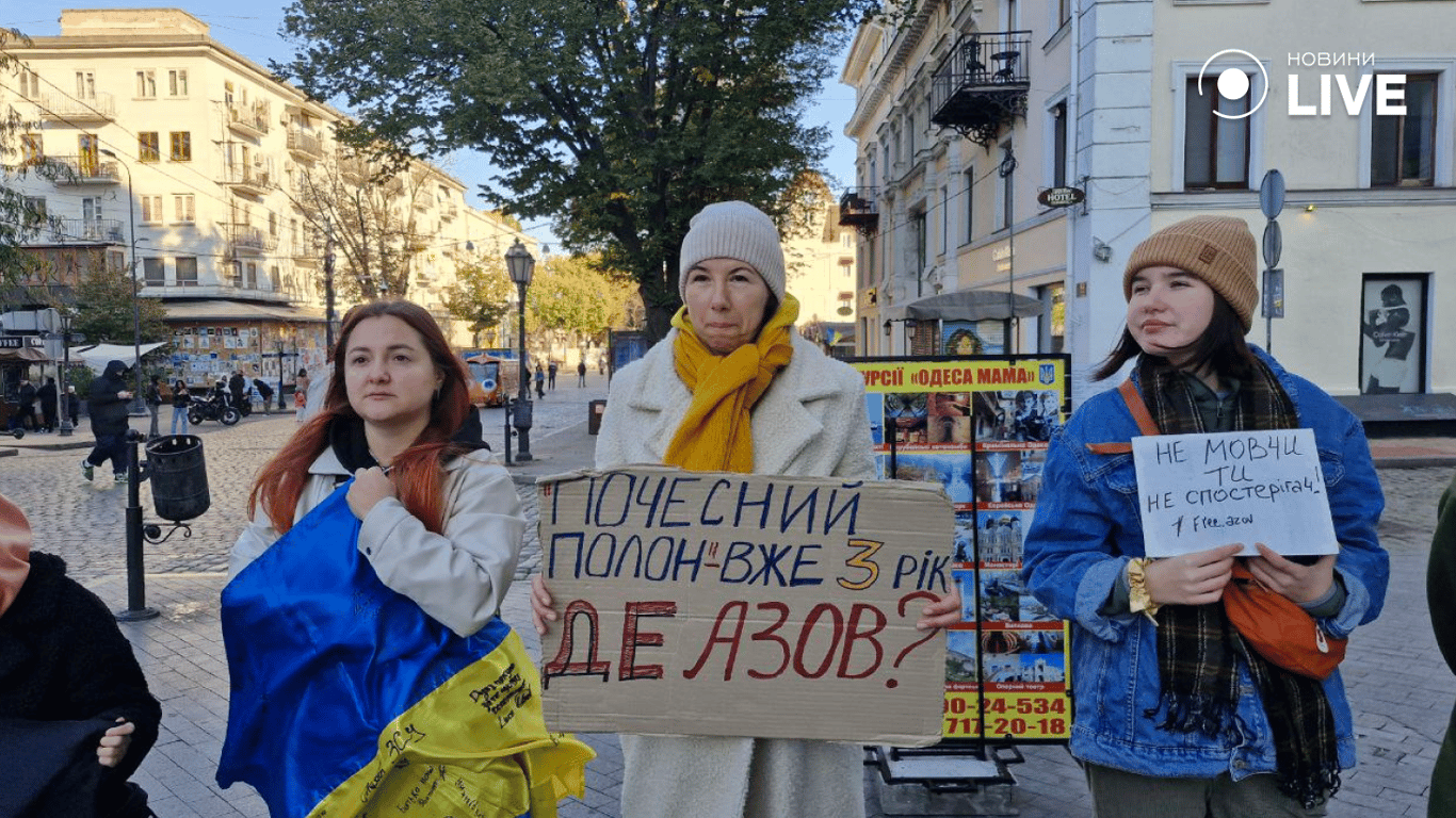 Полон вбиває кожен день акції — в Одесі продовжуються акції на підтримку "Азов" - фото 8
