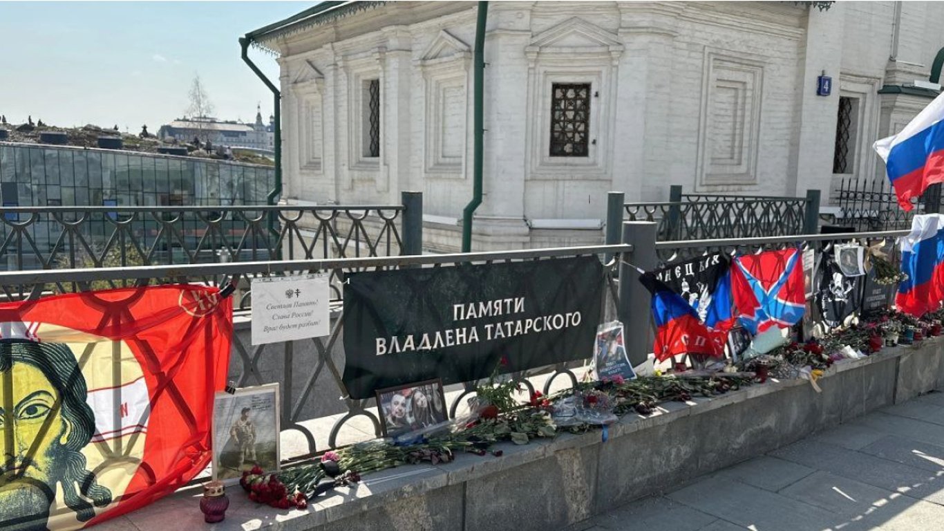 "Можно было по-человечески": в России жалуются, что мемориал Татарскому выбросили на помойку