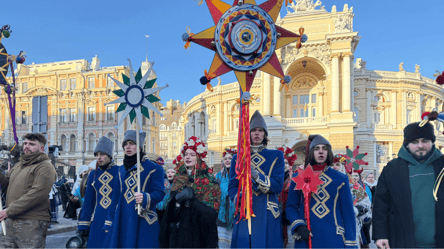 У центрі Одеси співали колядки — як святкують Різдво (фото) - 290x166