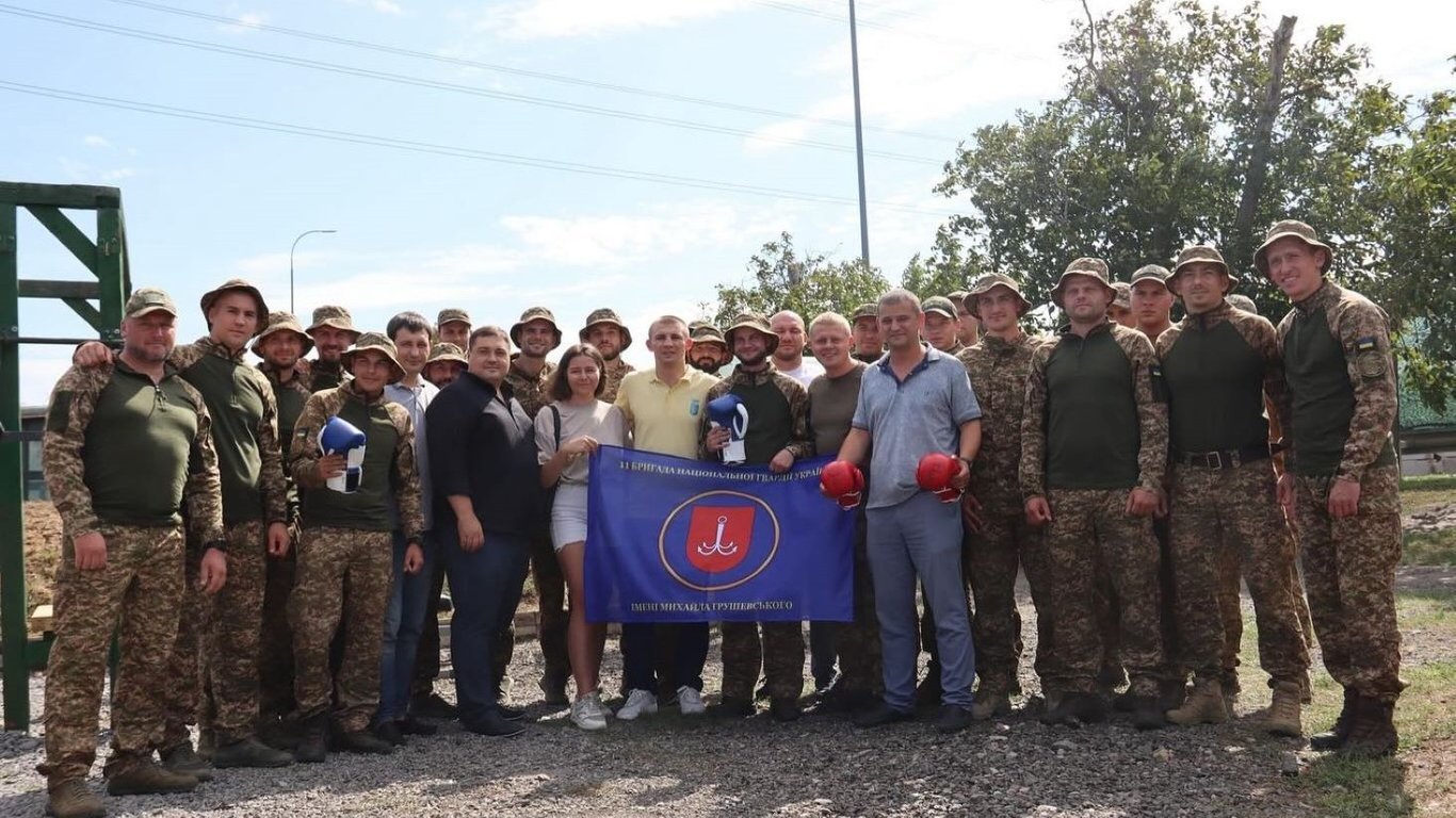 Олександр Хижняк відвідав військових на Одещині після перемоги на Олімпіаді