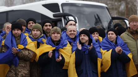 Зеленский заявил о возвращении домой 200 украинских воинов - 290x160