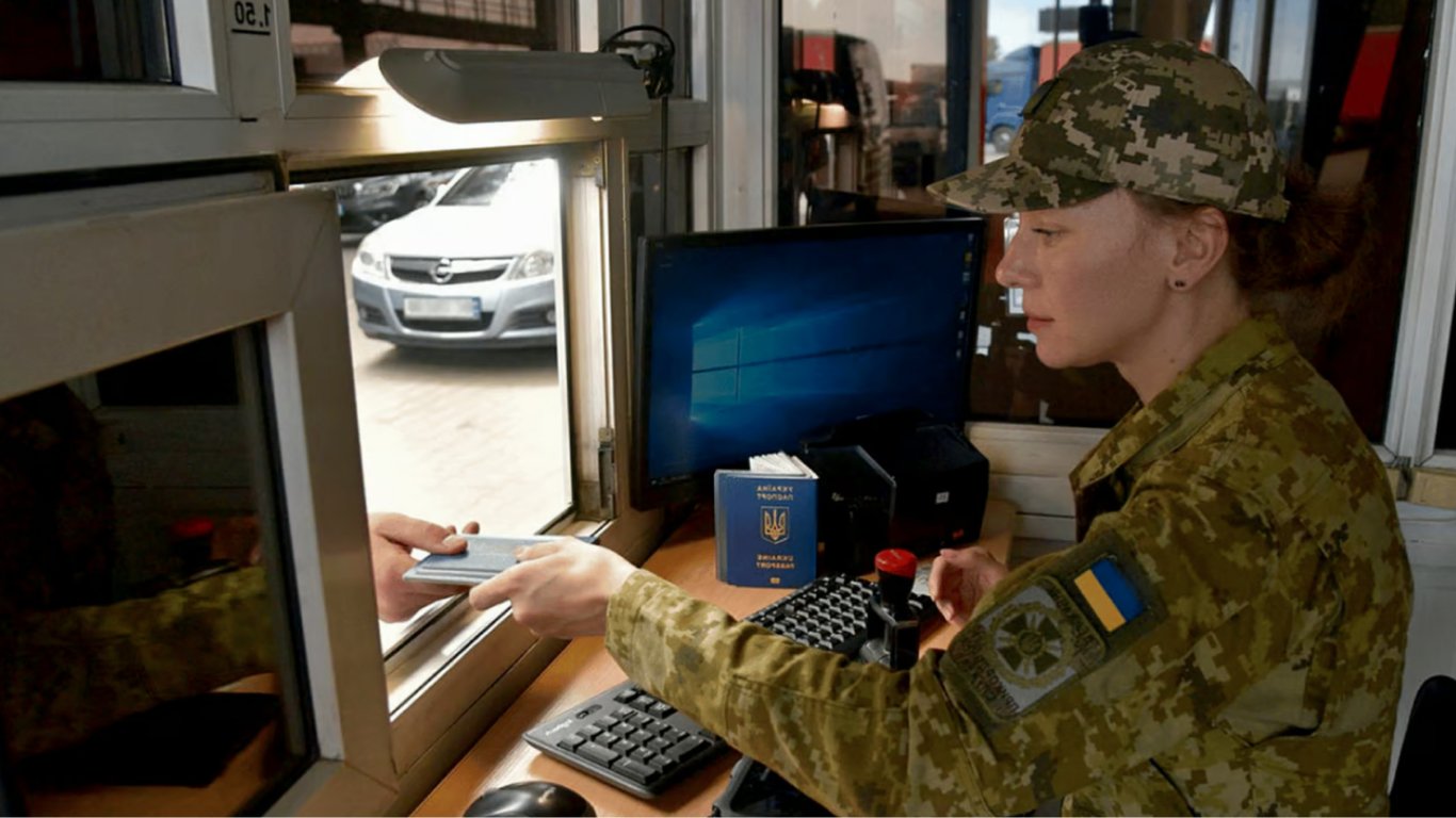 Виїзд чоловіків з України — кому зі студентів дозволять перетнути кордон