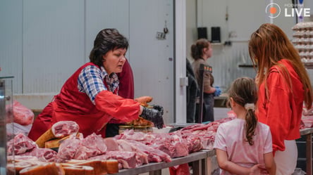 В Украине взлетели цены на мясо — новая стоимость свинины и сала - 285x160