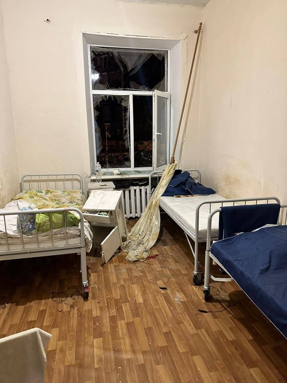 Разрушение в больнице в результате обстрела Харькова