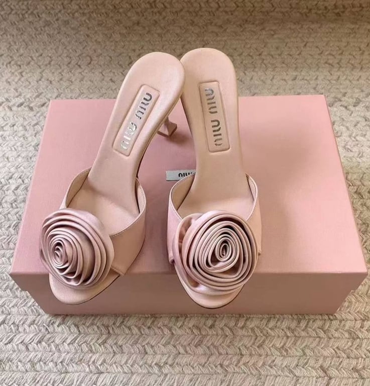 Original shoes that can become the basis of this summer