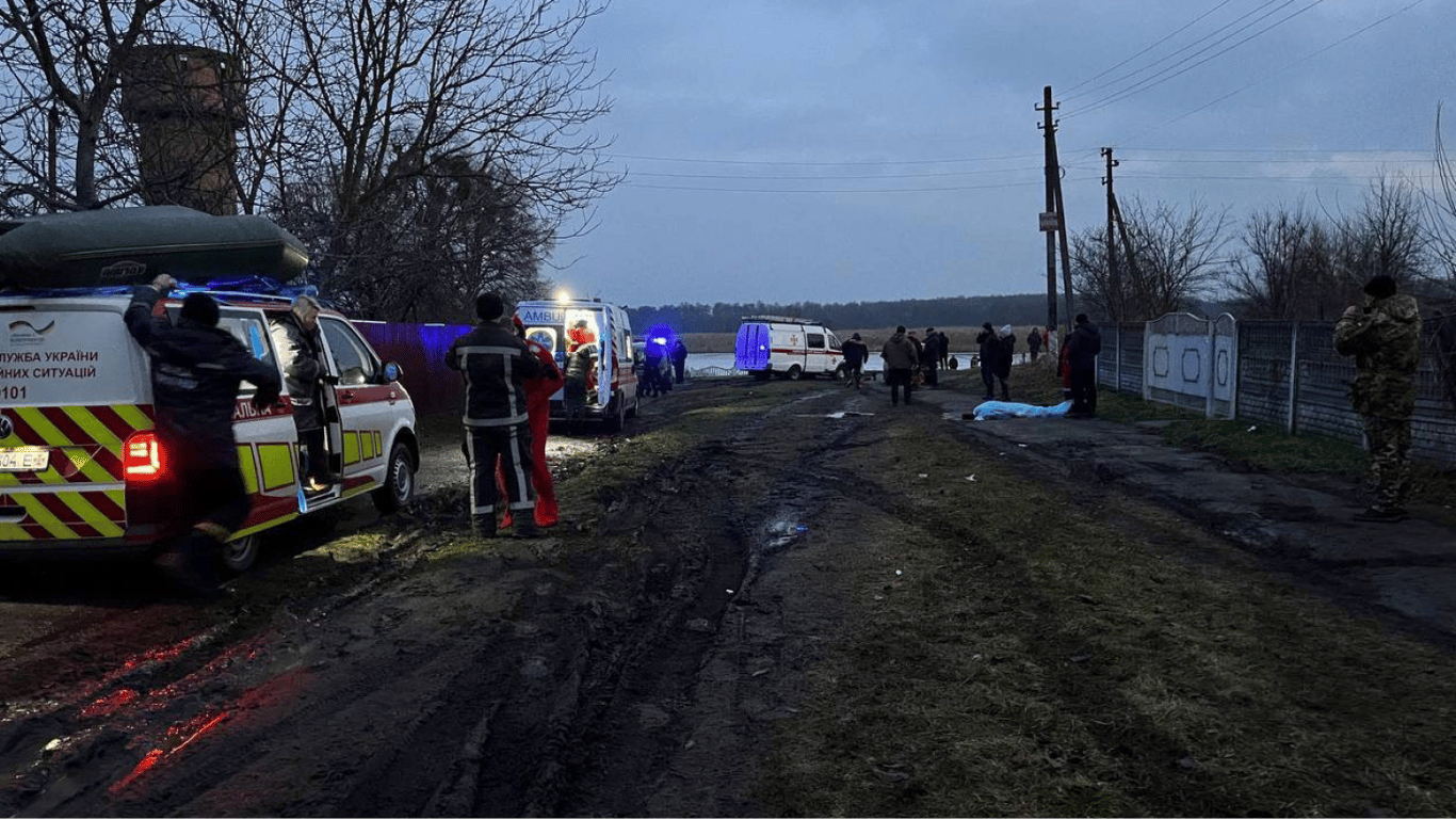 В Киевской области достали из реки тело ребенка, недавно провалившегося под лед