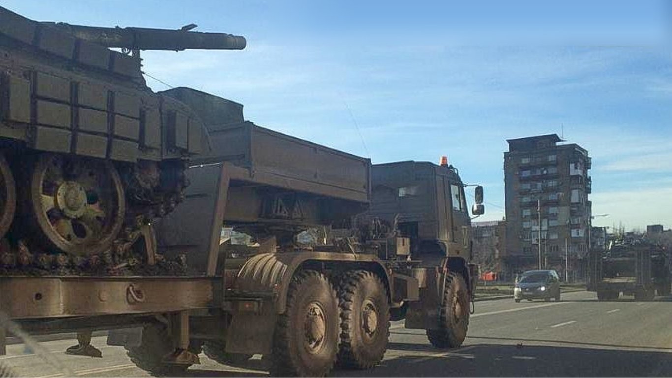 Россияне ежедневно перекидывают войска из Мариуполя под Бердянск