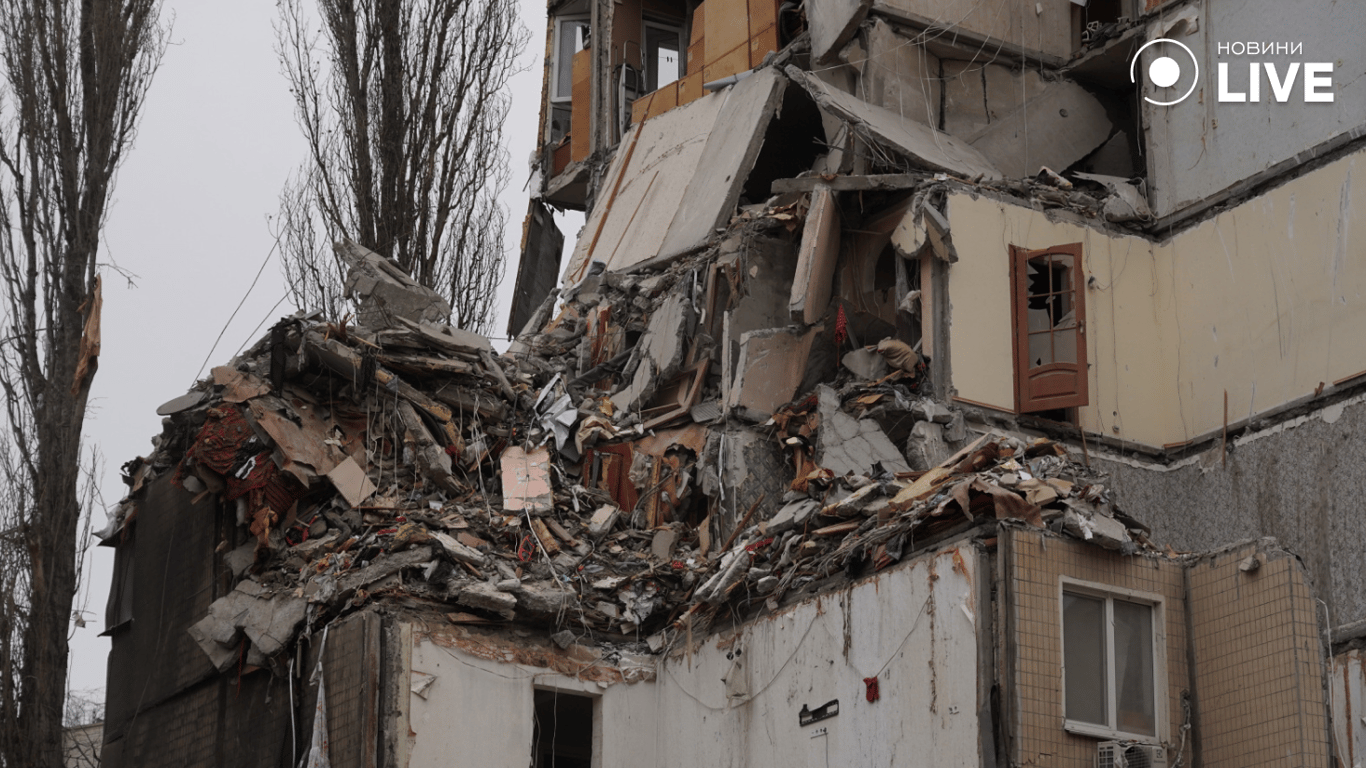 Зруйнований будинок від атаки 