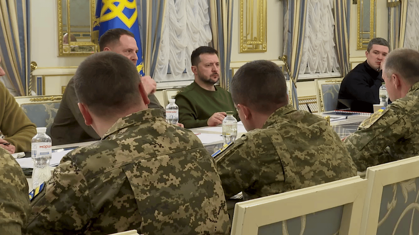 Зеленский провел встречу с правительством и военными — что обсуждали