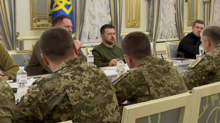 Зеленский провел встречу с правительством и военными — что обсуждали - 285x160
