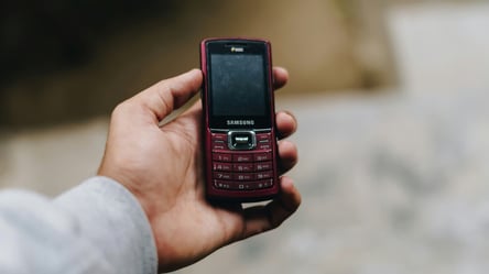 Button phones are back — reasons to switch to them - 285x160