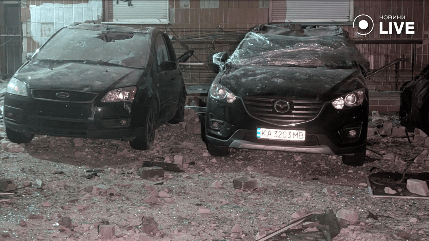 Уламки безпілотників впали у Києві — фото наслідків