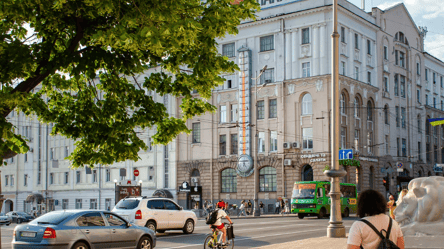 У Харкові знаменитий "будинок з градусником" продали з аукціону за понад 60 мільйонів гривень - 290x166