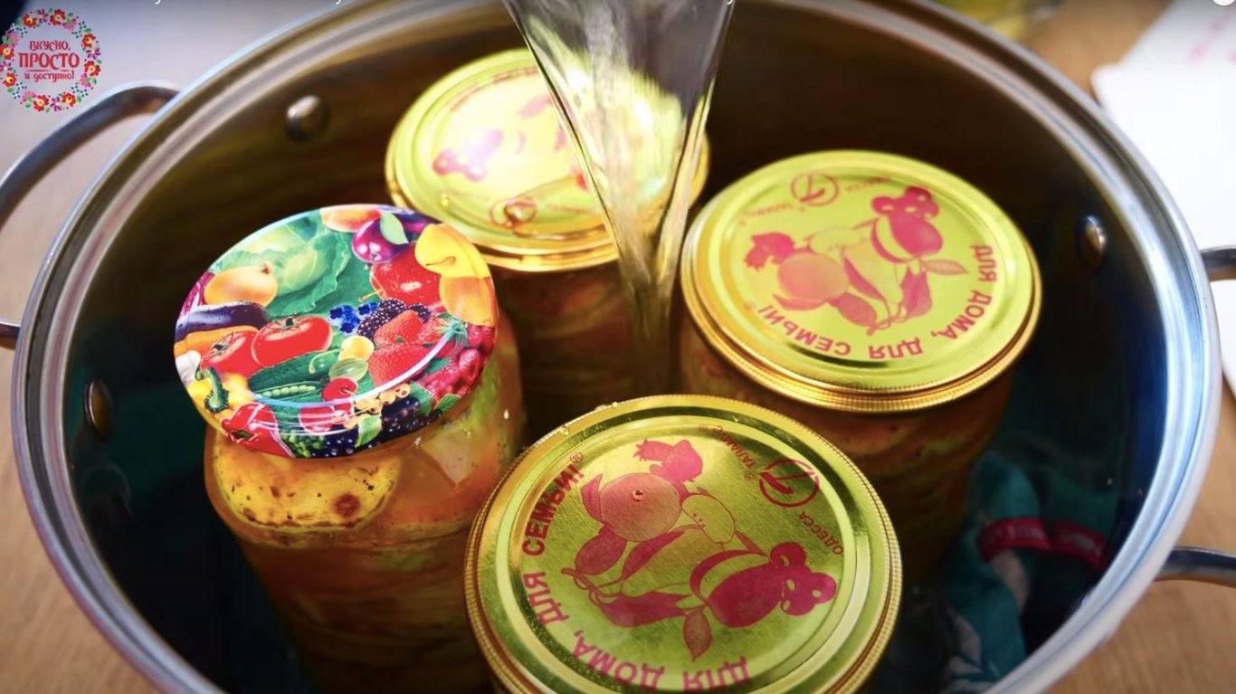 простой и вкусный салат из кабачков на зиму 