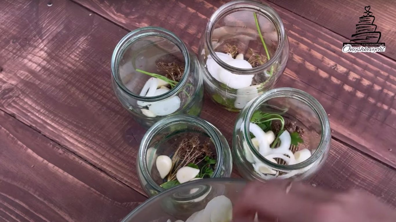 помідори половинками на зиму 