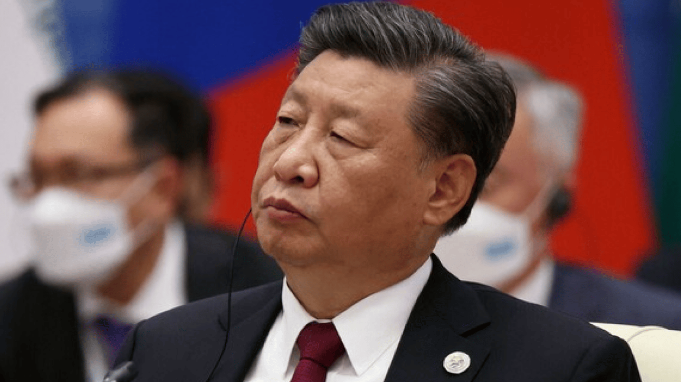 Си Цзиньпин призвал сделать вооруженные силы "Большой стальной стеной"