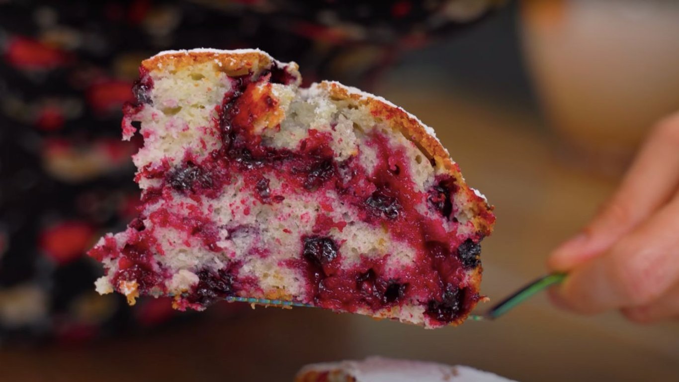 Дуже смачний простий пиріг — відео рецепт