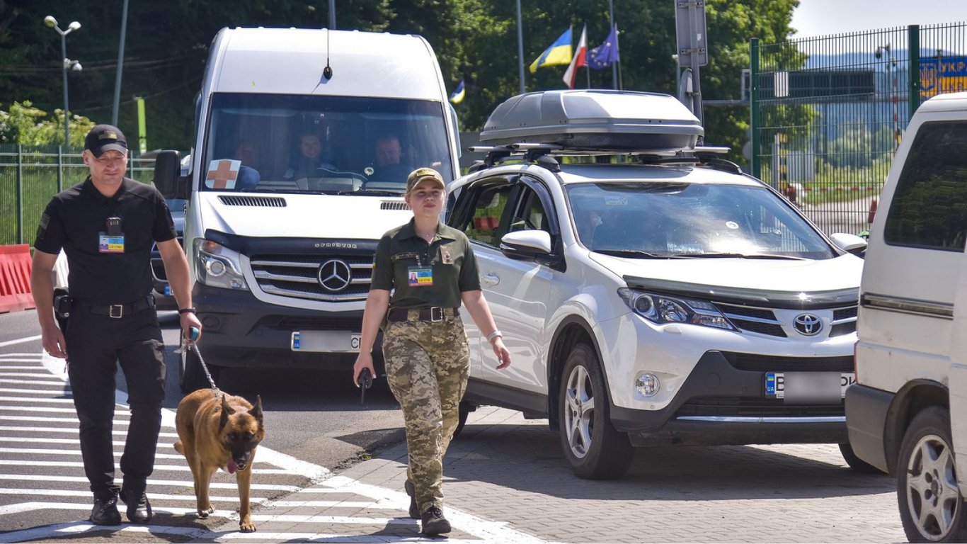 Виїзд чоловіків за кордон — ДПСУ попередила про зміни, які запрацюють з 17 липня